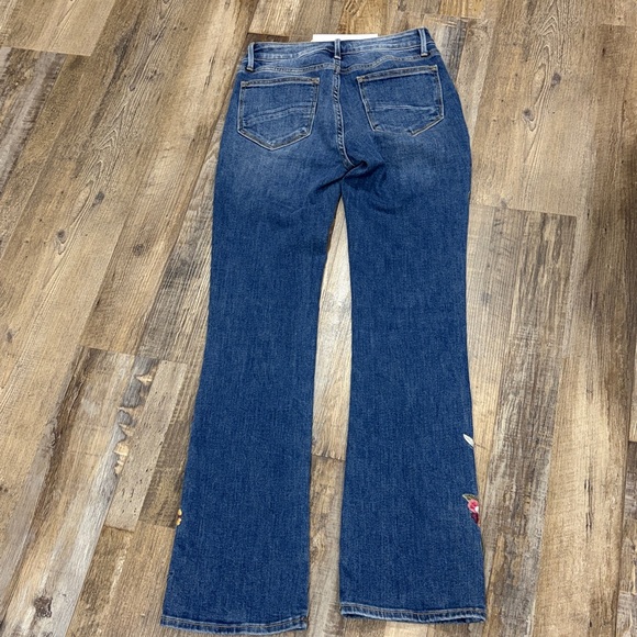 Driftwood Kelly Embroidered Bird and Floral Jeans 
Size 25/31 - Picture 2 of 9